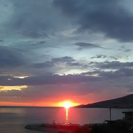 Aler Holiday Inn Sarandë Exterior foto